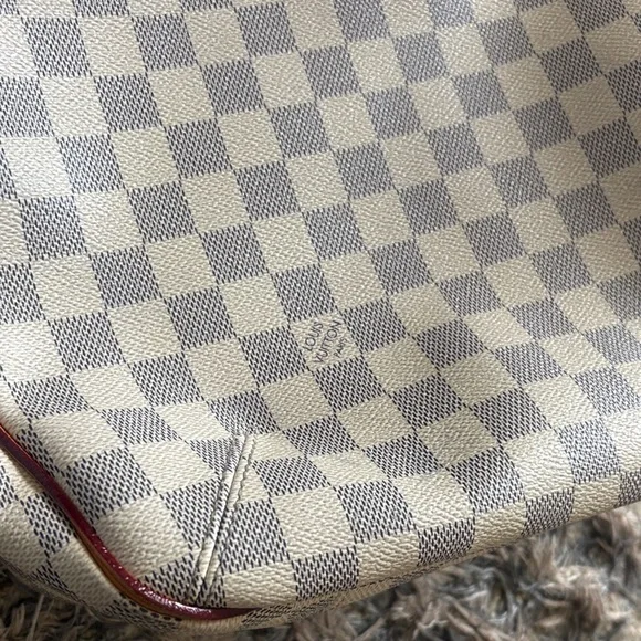 Louis Vuitton Classic Checkered Versatile Bag, Damier Canvas - Picture 4 of 14